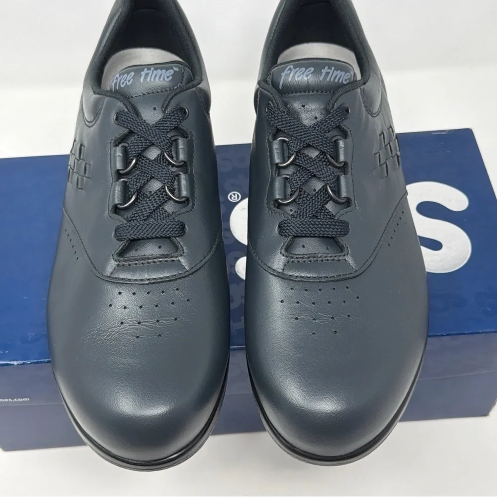 SAS Free Time Womens 9M Navy Leather Walking Shoes USA STORE MODEL